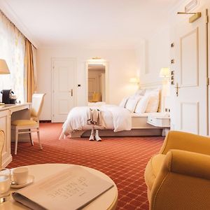 Zimmer mit Kingsize-Bett
